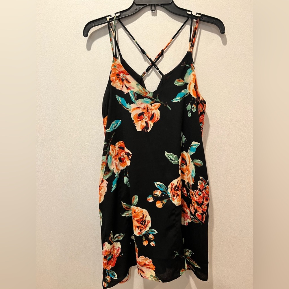 Women’s mini dress : cross Strappy back/ brand BE COOL / size small